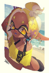 1girl arm_up blonde_hair blue_eyes border bra_strap breasts cleavage collarbone colored_extremities colored_eyelashes colored_tongue commentary_request cross-shaped_pupils dark-skinned_female dark_skin earrings fang frye_(splatoon) frye_(splatoon_raiders) inkling isamu-ki_(yuuki) jewelry long_eyelashes long_pointy_ears looking_at_viewer lower_teeth_only multicolored_eyes multicolored_hair nintendo off-shoulder_shirt off_shoulder official_alternate_costume open_mouth orange_pupils parted_bangs pointy_ears ponytail purple_hair purple_tongue shirt short_hair short_ponytail short_sleeves solo splatoon_(series) splatoon_raiders symbol-shaped_pupils teeth tentacle_hair two-tone_eyes white_border yellow_eyes yellow_shirt