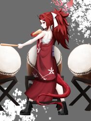 1girl alternate_costume black_roots blue_archive blush chest_sarashi dragon_girl dragon_horns dragon_tail drum drumsticks fluffy_hair forehead from_behind grin hair_ribbon highres holding holding_drumsticks horns instrument japanese_clothes kimono kuinanoda long_hair looking_at_viewer music playing_instrument ponytail red_eyes red_hair red_kimono red_skirt renge_(blue_archive) ribbon sarashi single_bare_shoulder single_horn skirt smile solo tail white_ribbon
