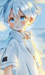 1boy artist_name blue_eyes blush child cloud commentary_request dated dot_nose double-parted_bangs drawstring far_tarooo hair_between_eyes highres hood hood_down hoodie kuro_(far_tarooo) male_focus open_mouth original short_sleeves sky solo upper_body white_hair white_hoodie white_wings wings