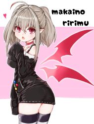 1girl ahoge badge bare_shoulders black_jacket black_skirt button_badge character_name chestnut_mouth collar collarbone cowboy_shot demon_wings fangs from_behind grey_hair highres jacket jewelry kurokubo_(yakekubo) looking_at_viewer looking_back makaino_ririmu makaino_ririmu_(2nd_costume) medium_hair multicolored_hair necklace nijisanji off-shoulder_jacket off_shoulder open_mouth pointy_ears red_collar red_eyes red_hair red_wings sidelocks simple_background skirt sleeves_past_fingers sleeves_past_wrists solo standing strap_slip streaked_hair striped_clothes striped_thighhighs thighhighs twintails virtual_youtuber wings zettai_ryouiki zipper zipper_pull_tab
