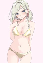 Rule 34 | 1girl, alternate costume, bare shoulders, bikini, blue eyes, breasts, ceras yanagida lilienfeld, cleavage, collarbone, cowboy shot, gluteal fold, gold bikini, grey hair, hair ribbon, highres, link! like! love live!, long hair, love live!, medium breasts, navel, open mouth, pink background, pink ribbon, potu sabu, ribbon, solo, standing, stomach, string bikini, swimsuit, teeth, virtual youtuber