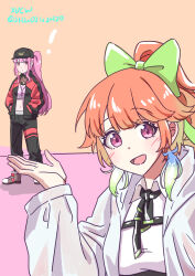 2girls absurdres alternate_costume blush breasts couple earrings feather_earrings feathers gradient_hair hat highres hololive hololive_english jewelry large_breasts long_hair looking_at_viewer mori_calliope mori_calliope_(streetwear) multicolored_hair multiple_girls official_alternate_costume open_mouth orange_hair pink_hair purple_eyes smile takanashi_kiara virtual_youtuber xu_chin-wen yuri