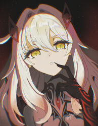 1girl absurdres artist_name black_claws black_skin blonde_hair blurry claws colored_skin depth_of_field expressionless eye_symbol floating genshin_impact hair_between_eyes hair_intakes hair_ornament hand_on_own_face head_tilt highres long_eyelashes long_hair looking_at_viewer multicolored_skin night night_sky outdoors parted_lips pink_lips ronova_(genshin_impact) shade skin_tight sky solo star_(sky) starry_sky symbol-shaped_pupils teeth twitter_username two-tone_skin upper_body user_nrhj3254 wavy_hair yellow_eyes