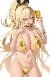 1girl alternate_costume bead_bracelet beads bikini blonde_hair blush bracelet breasts cleavage commentary cowboy_shot fang fingernails goddess_of_victory:_nikke gold_bikini green_eyes gyaru hair_between_eyes hair_intakes high_ponytail highres holding holding_phone huge_breasts jewelry long_hair looking_at_phone multiple_bracelets nail_polish navel one_eye_closed open_mouth phone ponytail ruhee rupee_(nikke) simple_background skin_fang skindentation solo stomach swimsuit symbol-only_commentary v very_long_hair white_background yellow_nails