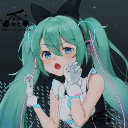 1girl annoyed aqua_hair audience black_bow black_dress black_headphones blue_eyes blue_ribbon border bow cable chinese_commentary claw_pose collared_shirt commentary_request commission dot_nose dress eyelashes fang gloves glowstick hair_between_eyes hair_bow hair_ribbon hatsune_miku highres light_blush long_hair looking_at_viewer night night_sky open_mouth outdoors outside_border penlight_(glowstick) pink_ribbon ribbon sample_watermark shirt shirt_under_dress skin_fang sky sleeveless sleeveless_dress sleeveless_shirt solo star_(sky) starry_sky twintails two-tone_ribbon very_long_hair vocaloid watermark white_gloves white_shirt yutou921
