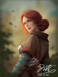 1girl dated green_eyes highres looking_at_viewer looking_back red_hair signature solo the_witcher_(series) the_witcher_3 triss_merigold upper_body ying_lee