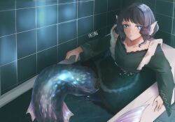 1girl artist_name bath bathing blue_eyes blue_hair collarbone commentary drill_hair drill_sidelocks english_commentary fins fish_tail frilled_kimono frills green_kimono head_fins highres indoors japanese_clothes kimono long_sleeves looking_at_viewer majime_joe mermaid monster_girl short_hair sidelocks sitting solo tail teeth touhou wakasagihime water wide_sleeves