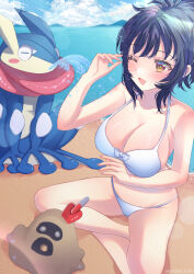 1girl asuka_(senran_kagura) beach bikini black_hair blush breasts brown_eyes cleavage cloud cloudy_sky creatures_(company) crossed_legs crossover day game_freak gen_6_pokemon gen_7_pokemon gluteal_fold gogat8 greninja groin hand_up highres large_breasts long_tongue mountainous_horizon nintendo ocean one_eye_closed open_mouth outdoors pokemon pokemon_(creature) ponytail sand sand_sculpture sandygast senran_kagura senran_kagura_peach_beach_splash senran_kagura_shoujo-tachi_no_shin&#039;ei shore short_hair short_ponytail shovel sitting sky smile spitting spraying swimsuit tongue tongue_scarf water webbed_feet webbed_hands white_bikini