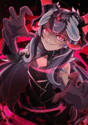 1girl absurdres ailheim black_dress black_hair commentary dark_persona dragon_horns dress english_commentary evil_smile fire_emblem fire_emblem_engage fire_emblem_heroes highres horns long_hair looking_at_viewer multicolored_hair nintendo red_eyes sleeveless sleeveless_dress smile solo two-tone_hair very_long_hair veyle_(fell_successor)_(fire_emblem) veyle_(fire_emblem) white_hair