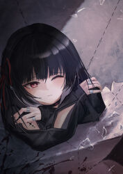 1girl absurdres aoi_(ayakaze_aoi) arm_cutout black_choker black_hair black_shirt blood broken_glass chisa_(wuthering_waves) choker closed_mouth commentary crossed_arms glass hair_ribbon highres one_eye_closed red_eyes red_ribbon ribbon shirt solo wuthering_waves