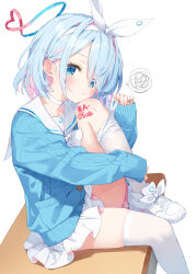 1girl arona_(blue_archive) asymmetrical_legwear blue_archive blue_eyes blue_hair closed_mouth cross-laced_footwear desk hair_over_one_eye hairband highres kani_biimu knee_up long_sleeves looking_at_viewer multicolored_hair on_desk pink_hair sailor_collar school_desk shoes short_hair sitting skirt solo thighhighs uneven_legwear white_hairband white_sailor_collar white_shoes white_skirt white_thighhighs