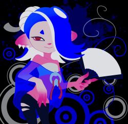 1girl black_background blue_hair capelet chest_sarashi ear_piercing facing_viewer folding_fan hachimaki hair_over_one_eye hand_fan headband holding holding_fan looking_at_viewer nintendo octoling pants paper_fan piercing red_eyes sarashi shiver_(deep_cut_outfit)_(splatoon) shiver_(splatoon) smile solo splatoon_(series) splatoon_3 tentacle_hair torn_clothes torn_pants wide_hips