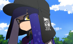 1boy absurdres aviator_cap black_hat blue_shirt blue_sky blunt_bangs chin_strap closed_mouth collared_shirt commentary_request dress_shirt expressionless green_shirt hat highres inkling inkling_boy inkling_player_character long_hair looking_at_viewer male_focus multicolored_shirt nintendo outdoors purple_hair purple_shirt shirt sky solo splatoon_(series) surume01417 tentacle_hair trap upper_body yellow_eyes