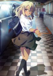 1girl bag black_socks blonde_hair brown_cardigan brown_eyes brown_shoes cardigan cardigan_around_waist checkered_floor closed_mouth clothes_around_waist commentary_request from_behind higa_kana loafers looking_at_viewer looking_back medium_hair official_art okinawa_de_suki_ni_natta_ko_ga_hougen_sugite_tsurasugiru pink_scrunchie reaching reaching_towards_viewer school_bag school_uniform scrunchie shadow shirt shoes smile socks solo walking white_shirt wrist_scrunchie