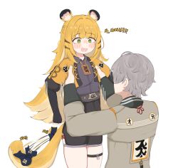 1boy 1girl @_@ animal_ears black_gloves black_shirt black_shorts blonde_hair blush collared_shirt colored_inner_hair commentary_request cropped_jacket elbow_gloves fingerless_gloves gloves green_eyes heartbee highres jacket ju_fufu korean_commentary korean_text lifting_person long_hair looking_at_another multicolored_hair official_alternate_costume open_clothes open_jacket open_mouth shirt short_hair shorts simple_background smile streaked_hair tail tail_wagging thigh_strap tiger_ears tiger_girl tiger_tail translation_request very_long_hair wavy_mouth white_background wise_(soaring_crane)_(zenless_zone_zero) wise_(zenless_zone_zero) yellow_jacket zenless_zone_zero