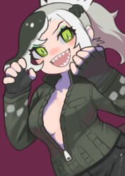 1girl absurdres black_gloves blush cowboy_shot fingerless_gloves gloves green_eyes green_hair green_jacket highres jacket kemono_friends lizard_tail long_sleeves multicolored_hair open_clothes open_jacket open_mouth ponytail popped_collar reptile_girl rinx saltwater_crocodile_(kemono_friends) short_hair sidelocks slit_pupils smile solo tail teeth white_hair