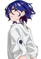 Rule 34 | 1boy, blue hair, colored inner hair, glaring, gundam, gundam gquuuuuux, highres, looking at viewer, looking back, lower eyelashes only, male focus, multicolored hair, parted lips, purple hair, red eyes, shirt, short hair, shuji ito, simple background, solo, two-tone hair, upper body, white background, white shirt, yy shibata
