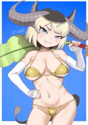 1girl absurdres animal_ears bare_shoulders bikini black_hair blonde_hair blue_background breasts breasts_apart collarbone commentary contrapposto cow_ears cow_girl cow_horns cow_tail cowboy_shot elbow_gloves eyes_visible_through_hair fingerless_gloves fur-tipped_tail gloves gold_bikini gold_choker grin gyumaou_(kemono_friends) hair_ornament hairclip hand_on_own_hip head_tilt highres horns kemono_friends kemono_friends_3 large_breasts leaf_fan looking_at_viewer masuyama_ryou multicolored_hair navel short_hair simple_background smile solo stomach string_bikini swimsuit tail teeth two-tone_hair uneven_eyes white_gloves