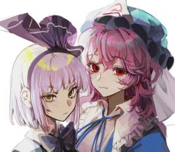 2girls :t black_bow black_bowtie blue_kimono bow bowtie collared_shirt expressionless hair_between_eyes hairband hat japanese_clothes kimono konpaku_youmu medium_hair multiple_girls pink_hair red_eyes saigyouji_yuyuko shirt touhou veil white_background white_hair xian_qishui yellow_eyes