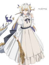 1girl absurdres alternate_costume apron arknights blonde_hair character_name closed_mouth collared_dress copyright_name dragon_girl dragon_horns dress enmaided green_eyes grey_dress grey_hair hair_between_eyes hair_intakes highres holding holding_plant horns juliet_sleeves long_dress long_hair long_sleeves looking_at_viewer maid multicolored_hair nighttsound plant puffy_sleeves purple_hair shu_(arknights) simple_background smile solo standing very_long_hair wheat white_background yellow_apron