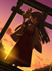 1girl backlighting blunt_bangs closed_mouth fox_mask full_body furude_rika gaou_(babel) hakama hakama_skirt hand_up higurashi_no_naku_koro_ni holding holding_mask japanese_clothes kimono long_hair looking_at_viewer mask miko outdoors red_eyes red_hakama skirt solo standing sunset white_kimono wide_sleeves