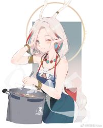 1girl ;) a_deer_of_nine_colors alternate_costume alternate_hairstyle animal_ears antlers apron arknights arm_up armlet artist_name bare_shoulders blue_eyes blue_hair blush bracelet braid chinese_commentary closed_mouth collarbone commentary_request cooking cowboy_shot earrings forehead gradient_background green_apron hand_in_own_hair highres horns jewelry long_hair looking_at_viewer multicolored_hair necklace nine-colored_deer one_eye_closed pot red_hair rhodes_island_logo_(arknights) silver_hair single_braid smile solo streaked_hair very_long_hair watermark weibo_watermark white_background