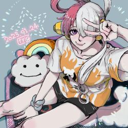 1girl black_shorts bracelet commentary_request dated eyelashes from_above hair_over_one_eye headphones jewelry looking_at_viewer multicolored_hair one_piece one_piece_film:_red purple_eyes red_hair shirt shorts smile solo t-shirt trg_rak twintails two-tone_hair uta_(one_piece) v white_hair