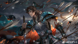 1boy aqua_headband aqua_ribbon arm_ribbon armor arrow_(projectile) battle belt belt_buckle black_belt blood blood_on_clothes blood_on_face bloody_weapon blue_cape blue_eyes blurry blurry_background bracer breastplate brown_hair buckle cape character_request chinese_armor chinese_clothes chinese_commentary clenched_hand closed_mouth cloud cloudy_sky commentary_request cowboy_shot expressionless flag floating_cape floating_hair hair_ornament hair_ribbon hanfu highres holding holding_sword holding_weapon impaled injury lips long_hair long_sleeves looking_ahead male_focus nostrils orange_cape outdoors ponytail puffy_long_sleeves puffy_sleeves ribbon sky smoke snowing solo studded_belt sun sunset sword thick_eyebrows torn_cape torn_clothes two-sided_cape two-sided_fabric war watermark weapon weibo_watermark white_hanfu wind wolf yao_guang_lu ye_dian_pikaqiu