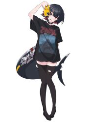 1girl alternate_costume arm_behind_back arm_up artist_name black_choker black_hair black_shirt black_thighhighs cellphone choker clenched_teeth colored_inner_hair ellen_joe fingernails fins fish_tail full_body hashtag-only_commentary head_tilt highres holding holding_phone jaws_(movie) jewelry long_fingernails long_shirt multicolored_hair nail_polish no_shoes open_mouth oversized_clothes oversized_shirt phone pigeon-toed print_shirt red_eyes red_hair red_nails ring selfie shark_girl shark_print shark_tail sharp_teeth shirt short_sleeves simple_background sketchsamo smartphone solo standing t-shirt tail teeth thighhighs torn_clothes torn_thighhighs white_background zenless_zone_zero zettai_ryouiki
