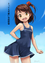 1girl arm_behind_back bare_arms bare_shoulders blue_one-piece_swimsuit blue_sky brown_eyes brown_hair cloud collarbone commentary_request cowboy_shot day hair_ribbon head_tilt highres looking_at_viewer one-piece_swimsuit one_side_up original outdoors red_ribbon ribbon rohitsuka school_swimsuit signature sky solo standing swept_bangs swimsuit translation_request