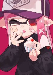 1girl bandaid bandaid_on_cheek bandaid_on_ear bandaid_on_face baseball_cap blunt_bangs commentary_request cupcake food food_on_face hat highres holding holding_food inkling inkling_girl inkling_player_character long_hair looking_at_viewer nintendo one_eye_closed open_mouth pink_background pink_hair pointy_ears print_hat red_eyes red_pupils sabata_saba simple_background solo splatoon_(series) splatoon_3 standing tentacle_hair
