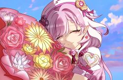 1girl a_quan_da_hudie absurdres blue_sky bouquet chinese_commentary cloud commentary_request earrings elf elysia_(honkai_impact) flower hat heart heart_earrings highres holding holding_bouquet honkai_(series) honkai_impact_3rd jewelry long_hair multicolored_hair pink_hair pointy_ears sky smile solo two-tone_hair upper_body very_long_hair white_hair white_hat
