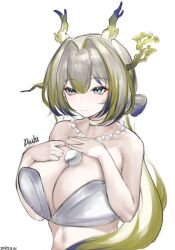 1girl absurdres alternate_breast_size aqua_eyes arknights artist_name bare_shoulders blonde_hair blue_hair breast_suppress breasts chinese_commentary choker cleavage closed_mouth collarbone commentary_request daihi2038_(mime10) dated dragon_girl dragon_horns eyeliner gem glint grey_choker grey_hair hair_between_eyes highres horns huge_breasts jewelry light_smile long_hair makeup multicolored_hair necklace orange_eyeliner pearl_(gemstone) pearl_necklace red_pupils shu_(arknights) signature simple_background solo upper_body white_background