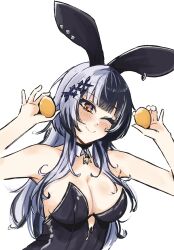 1girl ;) alternate_costume animal_ears black_hair black_leotard breasts closed_mouth detached_collar egg fake_animal_ears grey_hair highres holding holding_egg hololive hololive_english large_breasts leotard long_hair one_eye_closed penguin_stamp playboy_bunny rabbit_ears shiori_novella simple_background smile solo strapless strapless_leotard virtual_youtuber white_background yellow_eyes