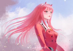 1girl artist_name blue_sky cloud darling_in_the_franxx eyeshadow floating_hair green_eyes hairband highres horns lips long_hair long_sleeves makeup mejroong military_uniform pink_hair red_eyeshadow red_horns sky solo upper_body very_long_hair white_hairband zero_two_(darling_in_the_franxx)