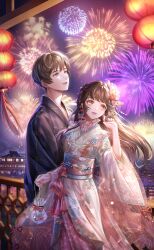 1boy 1girl adjusting_earrings aerial_fireworks architecture artist_request black_kimono bow braid brown_hair chi_xiaolong chi_xiaoyu city cowboy_shot earrings east_asian_architecture fireworks floral_print flower frilled_kimono frills game_cg goldfish_scooping grey_eyes hair_bow hair_flower hair_ornament happy highres holding japanese_clothes jewelry kimono lantern long_hair long_sleeves looking_ahead night night_sky nikki_(series) official_art open_mouth orange_eyes outdoors paper_lantern pink_bow railing red_flower riverside_fireworks_(shining_nikki) shining_nikki short_hair single_braid sky smile standing tassel wide_sleeves yellow_kimono yukata