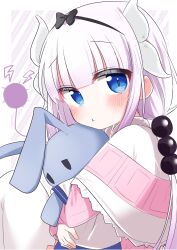 1girl beads black_bow black_ribbon blue_eyes blunt_bangs blush bow capelet dragon_girl dragon_horns eyebrows_hidden_by_hair gradient_hair hair_ornament hair_ribbon head_tilt highres horns hugging_object kanna_kamui kobayashi-san_chi_no_maidragon long_hair long_sleeves looking_at_viewer low_twintails meggut_2521 multicolored_hair parted_lips pink_capelet purple_hair ribbon single_sidelock solo stuffed_toy tail twintails upper_body very_long_hair