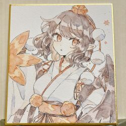 1girl black_hair black_wings commentary feathered_wings hat hauchiwa highres japanese_clothes kimono kourindou_tengu_costume looking_at_viewer medium_hair mozukuzu_(manukedori) obi obijime parted_lips pom_pom_(clothes) red_eyes red_hat red_sash sash shameimaru_aya shikishi solo tokin_hat touhou traditional_media upper_body white_background white_kimono wings