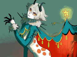 1girl cowboy_shot extra_eyes green_background grey_hair hand_up highres horns looking_at_viewer momomo_906 neck_fur original short_hair solo yellow_eyes