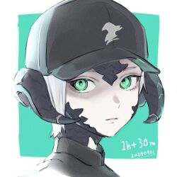 1girl au_ra baseball_cap black_hat closed_mouth completion_time dated final_fantasy final_fantasy_xiv forward_facing_horns green_background green_eyes hat highres horn_ornament horn_ring horns looking_at_viewer millimetre_0 monster_girl scales short_hair solo warrior_of_light_(ff14) white_hair