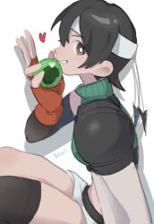 1girl artist_name black_hair commentary_request cropped_sweater final_fantasy final_fantasy_vii green_sweater headband highres looking_at_viewer materia midriff short_hair shorts shoulder_pads simple_background smile solo sweater vani_(hisha_04) white_background white_headband white_shorts yuffie_kisaragi