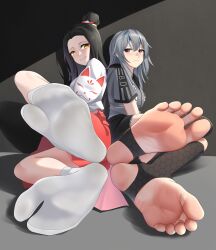 2girls absurdres arendelle barefoot black_hair feet fox_mask grey_hair hair_bun highres japanese_clothes light_blush long_hair looking_at_another mask miko multiple_girls original parted_lips red_eyes soles stirrup_legwear tabi toeless_legwear toes yellow_eyes