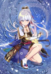1girl absurdres armor ayaka_(genshin_impact) bare_arms blue_eyes breasts cleavage genshin_impact hair_ribbon highres holding holding_sword holding_weapon japanese_armor japanese_clothes katana long_hair looking_at_viewer medium_breasts mole mole_under_eye okobo platform_sandals ribbon sandals solo squatting sword tabi warrior water weapon white_hair yewang19