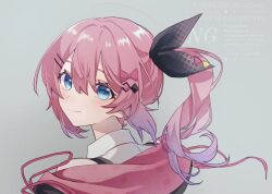 1girl black_ribbon blue_eyes blush closed_mouth commentary hair_between_eyes hair_ornament hair_ribbon hairclip hashtag-only_commentary highres kashikaze kuramochi_meruto kuramochi_meruto_(1st_costume) long_hair looking_at_viewer nijisanji pink_hair purple_hair ribbon side_ponytail solo upper_body virtual_youtuber