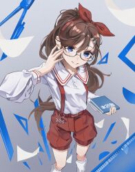 1girl absurdres adjusting_eyewear blue_eyes book bow brown_hair collared_shirt glasses grey_background hair_ornament hair_ribbon hairband hairclip highres holding holding_book kneehighs long_hair long_sleeves looking_at_viewer muna_yinande_huahuade parted_lips pen ponytail puffy_sleeves red_ribbon red_shorts ribbon round_eyewear ruirui_(taozhu_tongshu) shirt shorts smile socks solo standing suspender_shorts suspenders taozhu_tongshu very_long_hair white_shirt white_socks