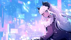 1girl absurdres aqua_eyes artist_name blunt_bangs brown_jacket cityscape commission commissioner_name dark_skin fur-trimmed_jacket fur_trim heterochromia highres horns jacket long_hair looking_at_viewer original outdoors pointy_ears rnna sidelocks single_bare_shoulder smile snowing solo thank_you white_hair yellow_eyes