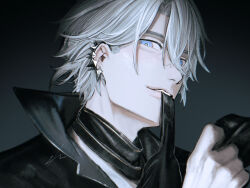 1boy absurdres black_background black_choker black_shirt blue_eyes choker collared_shirt glove_in_mouth gloves hashtag-only_commentary highres holding holding_gloves holding_unworn_clothes honkai:_star_rail honkai_(series) ieririr looking_at_viewer male_focus mouth_hold parted_bangs phainon_(fashion)_(honkai:_star_rail) phainon_(honkai:_star_rail) shirt short_hair simple_background solo unworn_gloves white_hair