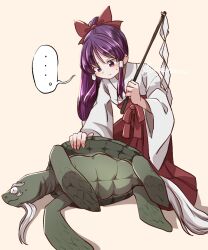... 1girl ahodemoaru artist_name genjii_(touhou) gohei hakama hakurei_reimu hakurei_reimu_(pc-98) holding holding_gohei japanese_clothes kimono looking_down purple_eyes purple_hair red_hakama solo spoken_ellipsis touhou touhou_(pc-98) turtle white_kimono yellow_background