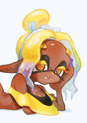 Rule 34 | 1girl, arm under breasts, blonde hair, breasts, collarbone, couldoh, dark-skinned female, dark skin, fangs, frye (splatoon), frye (splatoon raiders), half-closed eyes, hand on own cheek, hand on own face, highres, inkling, large breasts, looking at viewer, lying, nintendo, off shoulder, on stomach, pointy ears, smile, solo, splatoon (series), splatoon raiders, strap gap, tank top, tentacle hair, yellow eyes