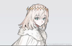 1boy blue_eyes cape cloak crown fate/grand_order fate_(series) fur-trimmed_cape fur_trim grey_background looking_at_viewer male_focus medium_hair no_wings oberon_(fate) qyzhiaiyisheng simple_background smile solo upper_body